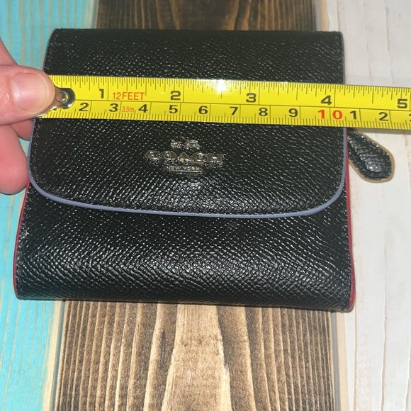 Coach Wyn Small Leather Black Wallet with floral interior - Picture 10 of 10